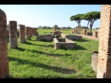 05946 ostia - regio iii - insula vii - domus fulminata (iii,vii,3-4) - hof - blick ri westen.jpg